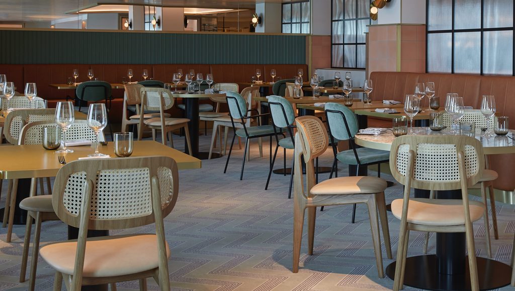 Una de las mejores, y más sabrosas, opciones para cenar en tu crucero Virgin es el restaurante Extra Virgin.